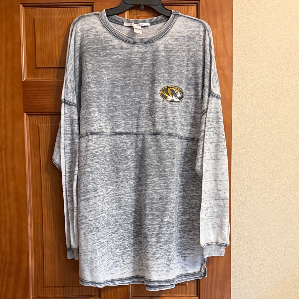 Mizzou size XL oversized lightweight long sleeve shirt. Great for leggings!